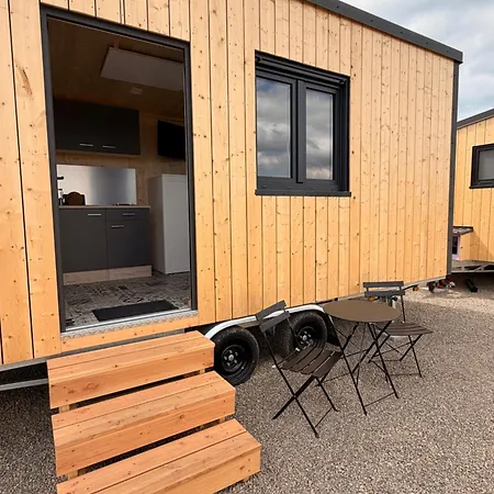 Guest house Tiny - 4*